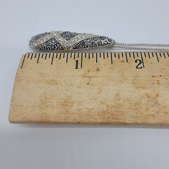 Avon NRT Iris Amaia Necklace Silver Tone Oblong‎ Pendant New In BOX - Picture 4 of 7